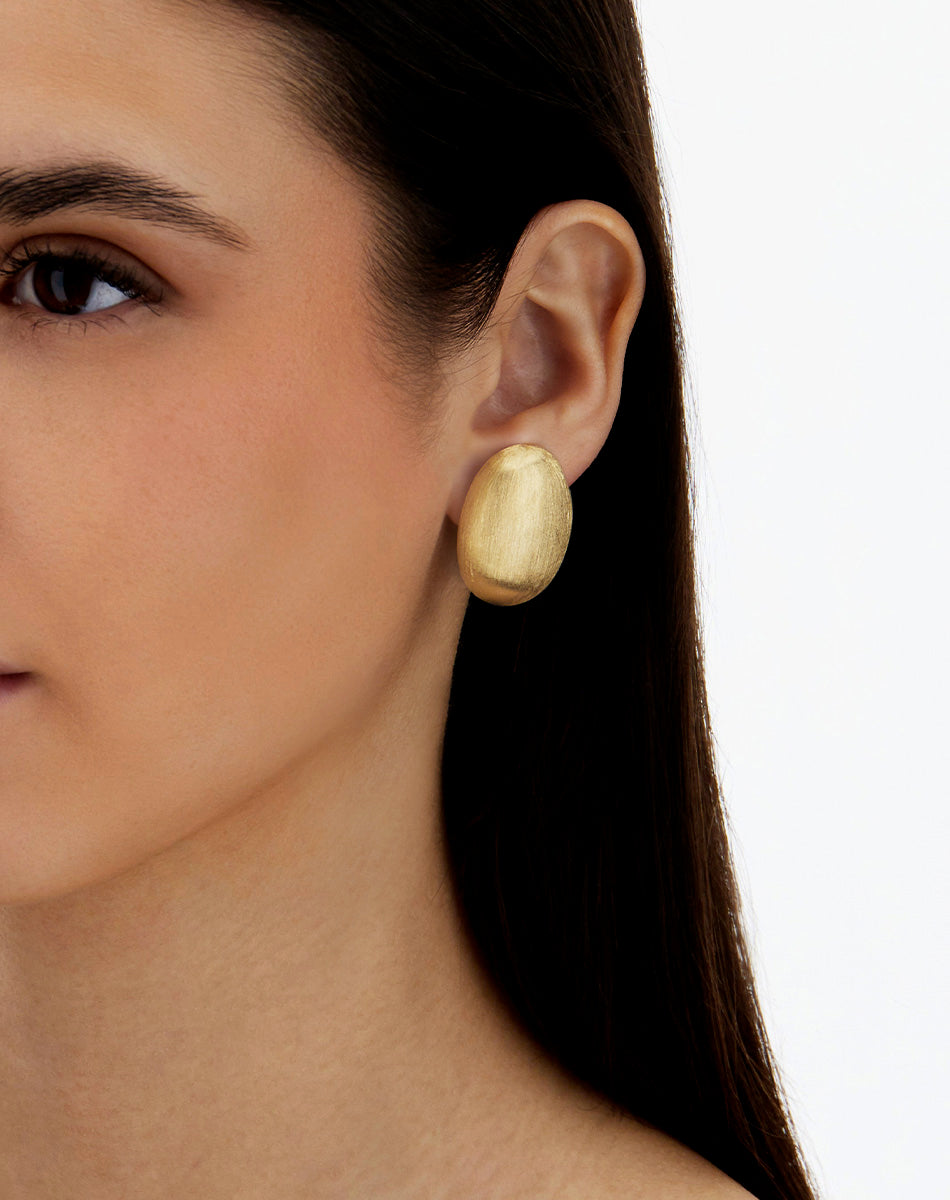 "MUSE" GOLD PEARL LOBE EARRINGS (LARGE)